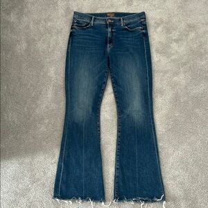 MOTHER The Weekender Fray Flared Jeans Size 30